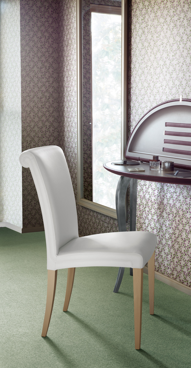 ◇Poltrona Frau | Vittoria｜ダイニングチェア Vittoria Chairs by Poltrona Frau Style & Design Centre